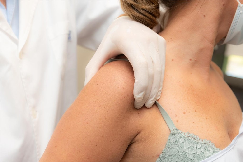 ¿Dolor de hombro que no desaparece? 5 señales de que podría tener una lesión del manguito rotador